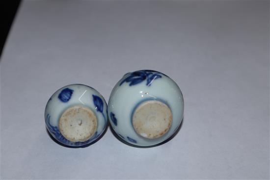 Two Chinese Kangxi period miniature blue and white bottle vases tallest 6.5cm